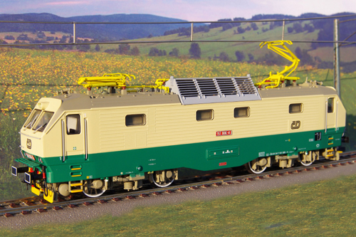 151_006_4_model_u.jpg