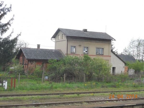 Smidary místní dráha - výpravní budova 1.jpg