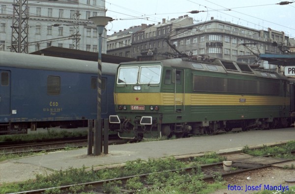 -22- E499.3032 Praha Střed 18.7.1987.jpg