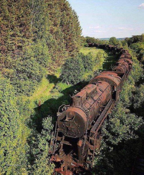 Abandoned-train-in-Siberia.jpg