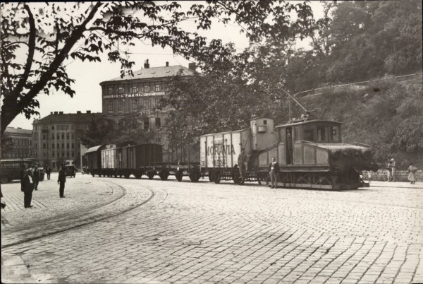Přeprava-železničních-vagonu-na-Nádražní-ulici-rok-1931_AMB_U5_XXIa-34-1080x723.jpg
