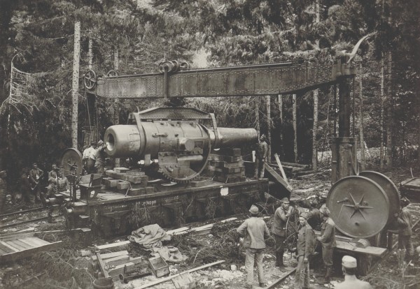 Haubitzen_L-15_Batterie_1916,08,19_BildID_15480322.jpg