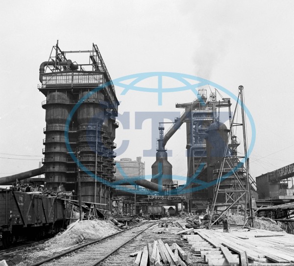 Vtp 4.62021 NHKG Ostrava Kunčice, výstavba závodu 26.4.1952, foto Rostislav Novák, zdroj ČTK.jpg