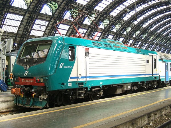jednokabinová lokomotiva FS E464.jpg