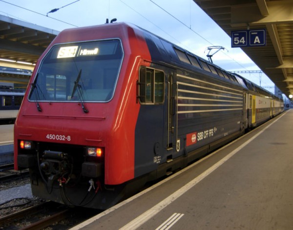 jednokabinová lokomotiva SBB Re 450.JPG