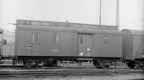 F_9-2151.jpg
