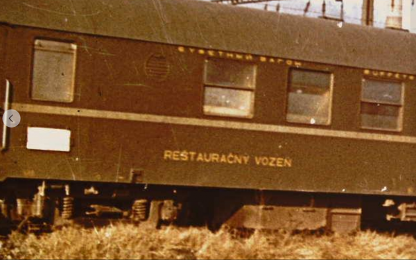 Výřez restauračný vozeň.PNG