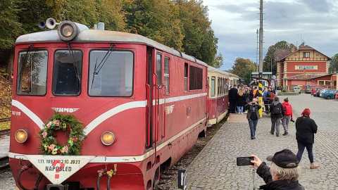 poslední_jízda_vlaku_JH_úzkokolejky.jpg