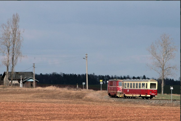 2023-11-09 12_32_47-Staniční budova v Horních Povelicích zbourána – Osoblažská úzkokolejka – Slezské.png