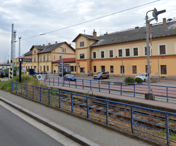 2024-08-01 19_06_16-8 U Bechyňské dráhy – Mapy Google.png