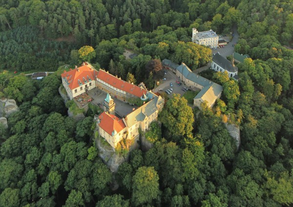 zamek-hruba-skala-wiki.jpg