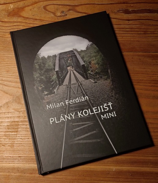 2025-10-21 20.44.11 (1200).jpg