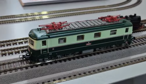 Opera Snímek_2026-02-07_170103_www.youtube.com.png