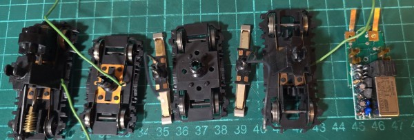 SVT 137 podvozky a destička AC - DC.jpg