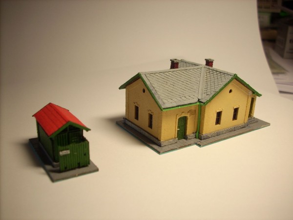 Pohled na budovu zastávky se záchodky.jpg (136.01 KiB) Zobrazeno 9989 krát Pohled na budovu zastávky se záchodky.jpg