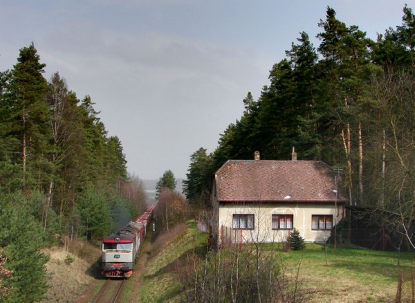 751093_751094.jpg